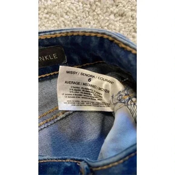 Miraclebody Blue Skinny Jeans Size 6 Floral Embroidered Ankle-Length Denim - Picture 5 of 5